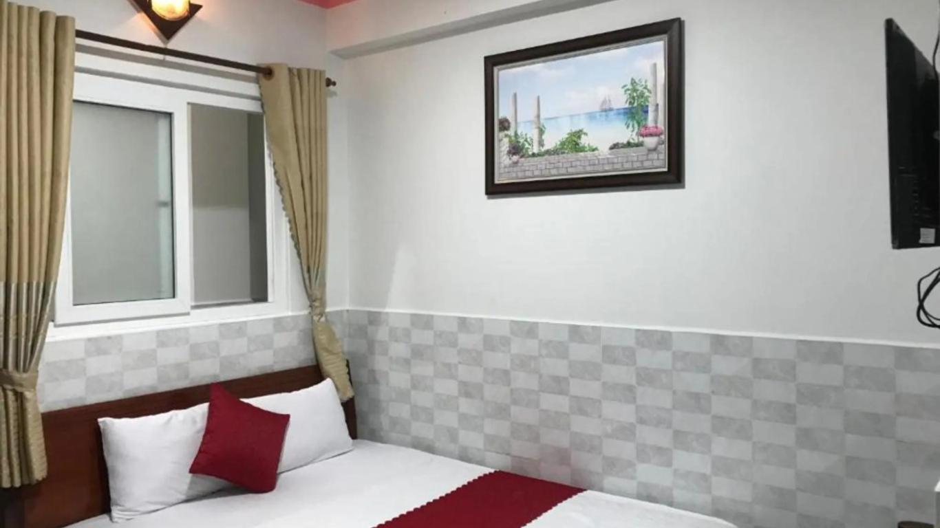 Gold Hotel