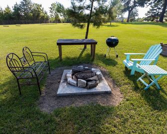 Unwind in a Cozy Glamping Sanctuary - Coldspring - Patio