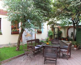 Hotel Pension Margit - Munich - Patio