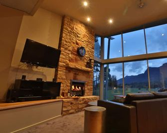 Bushland - Halls Gap - Living room