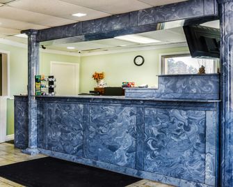 OYO Hotel Jackson South I-55 - Richland - Front desk