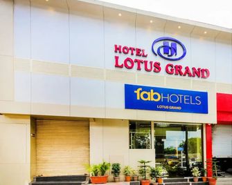 Lotus Grand Hotel Mumbai - Mumbai - Building
