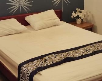 Homestay in the centre of Kampot where everything is a five minute walk. - Kampot - Bedroom