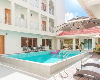 Seabreaze Garden - Garapan - בריכה