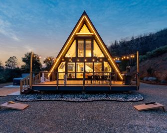 New! A-Frame With Hottub, Stargazing, Ev Charging, Outdoor Games, King Bed - Mariposa - Bâtiment