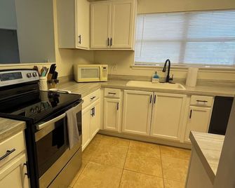 Home sweet home - Orange - Kitchen