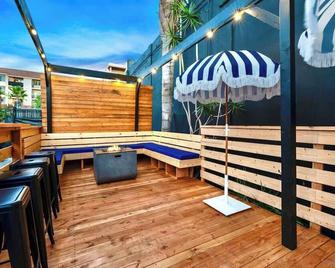 Modern Petco Park 2BR with Hot Tub by Downtown - San Diego - Balcony