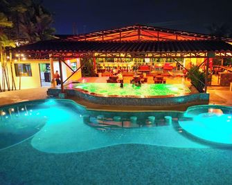 Arenal Backpackers Resort - La Fortuna - Pool