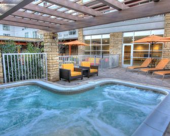 Courtyard by Marriott Gatlinburg Downtown - גאטלינברג - בריכה