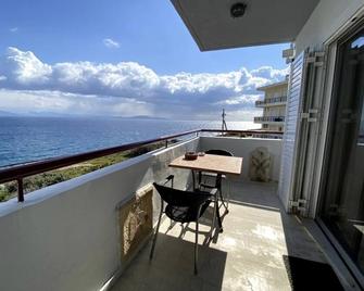 Nice Seafront Flat - Beach Port Athens Airport - Rafina - Balcony