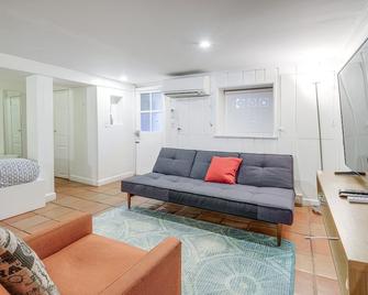 DC Apartment 2 Mi to National Mall! - Washington, D.C. - Wohnzimmer