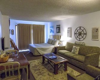 Chautauqua Resort & Conference Center - Long Beach - Living room