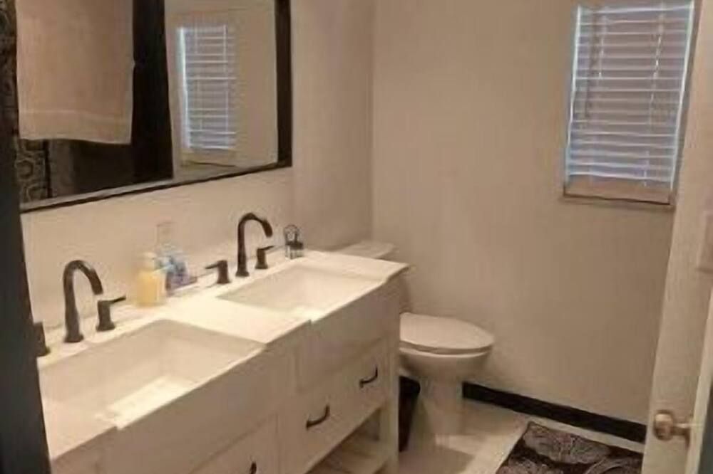 Retreat Overlooking Lake Dora! - Tavares - Bathroom