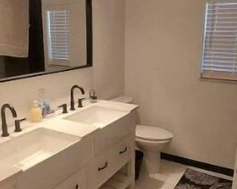 Retreat Overlooking Lake Dora! - Tavares - Badkamer