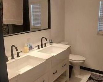 Retreat Overlooking Lake Dora! - Tavares - Bathroom