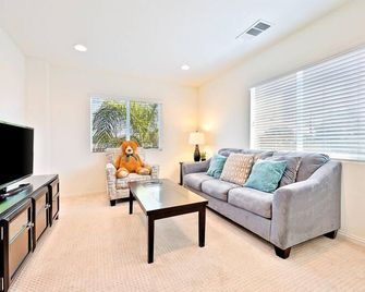 F-56 Winnie the Poohs Treehouse - Anaheim - Sala de estar