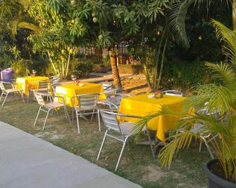 Palm Malinamoc Hotel - Dili - Patio