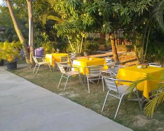 Palm Malinamoc Hotel - Dili - Patio