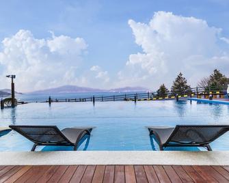 Aria Pension & Resort - Yeosu - Piscina