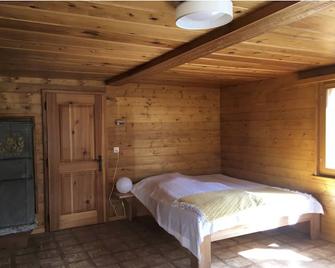 Alpia 26 - Zwei Zimmerwohnung in traditionellem Walliser Haus - St. Niklaus - Bedroom