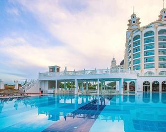 Jadore Deluxe Hotel And Spa - Side - Pool