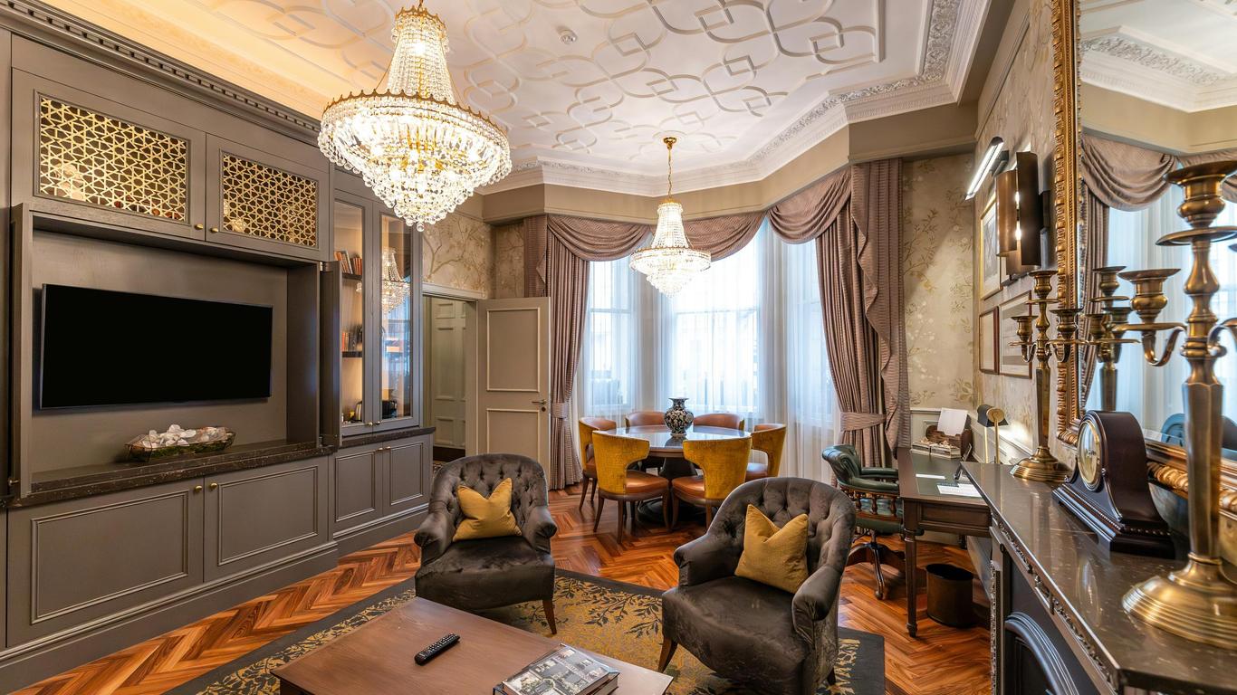 100 Queen's Gate Hotel London Kensington, Curio Collection by Hilton