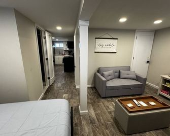 Cozy New Apartment in North Massapequa - Massapequa - Living room