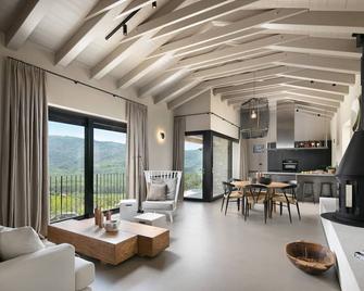 Villa Panorama del Tartufo for 6 people in Central Istria with spa & truffle hunting experience - Livade - Living room