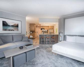 Bright Mountain Suite with Balcony - Lake Louise - Sala de estar