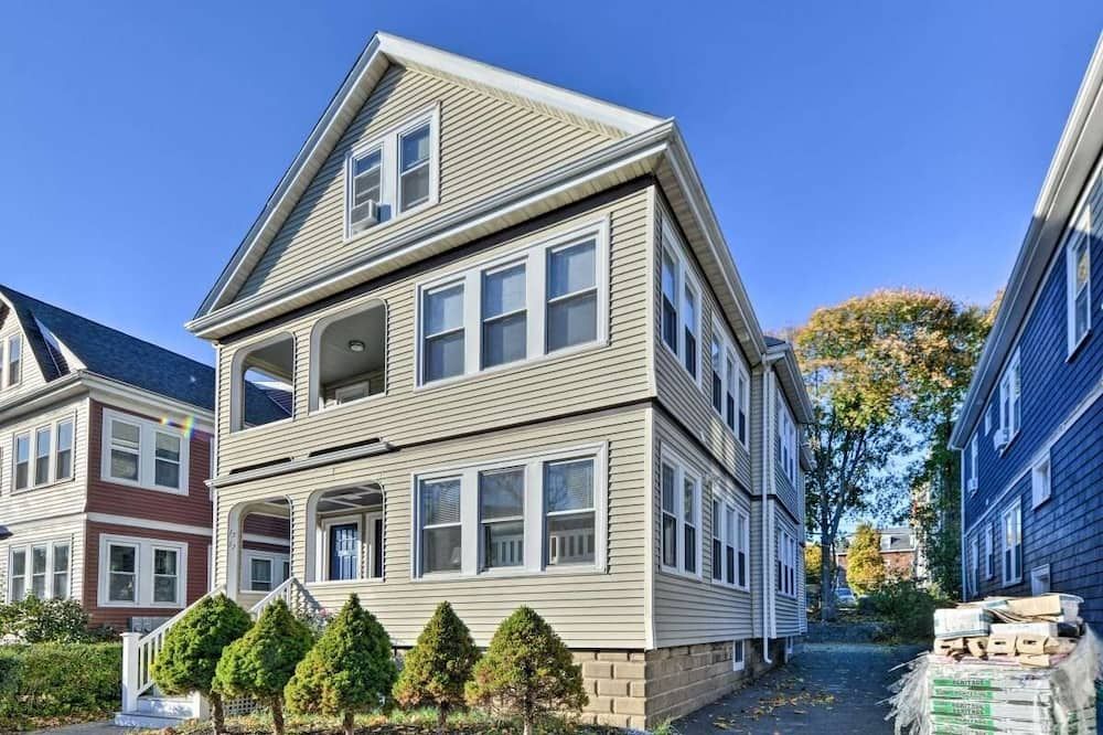 Newly Renovated. 10 Mins To Boton. 3bds/2bths In A Small Friendly Neighborhood. - Boston - Edificio