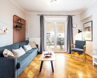 Aris123 by Smart Cozy Suites - Apartments in the heart of Athens - 5 minutes from metro - Available 24hr - Athens - Living room