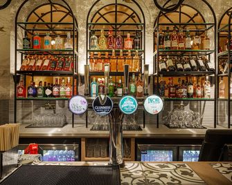 Wynnstay Hotel, Oswestry, Shropshire - Oswestry - Bar