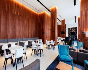 Fiesta Inn Express Cancún Cumbres - Cancún - Lobby