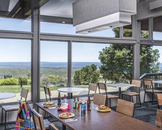 Better Choice for your Vacation! Onsite Restaurant and Bar, Free Parking - Cortez - Balkon