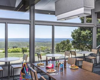 Better Choice for your Vacation! Onsite Restaurant and Bar, Free Parking - Cortez - Balkong
