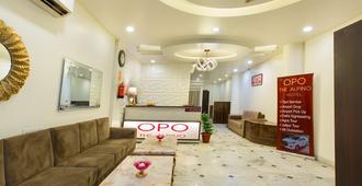 Opo Hotels Alpine - New Delhi - Front desk