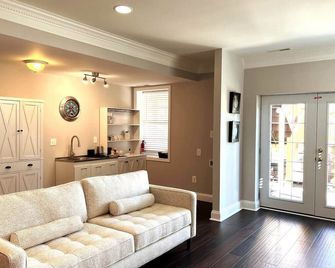 25 - Luxury 3 BR 1 and half Baths, Lower Level Unit, and Nonsmoking - 阿靈頓（阿靈頓縣）