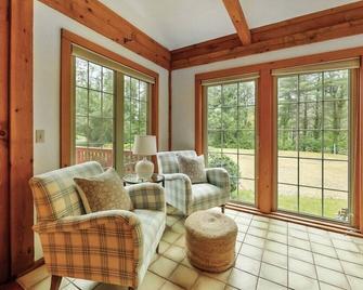 West Stockbridge Sanctuary by Evergreen Home - West Stockbridge - Living room