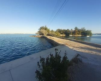 Centrally located - Gorgeous view of Elizabeth Harbour - Georgetown - Playa