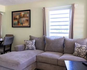 Fully Equipped Island Apartment with Fruit Garden - ذي فالي - غرفة معيشة