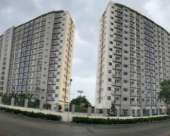 Cozy staycation 25min to manila airport - Las Piñas - Building