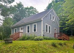 Gilford Home with Forest View, by Lake Winnepesaukee - Gilford - Bâtiment