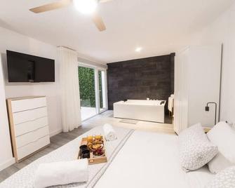 Moonkey - Apartamento mediterráneo con jacuzzi y luz natural - Alicante - Habitación
