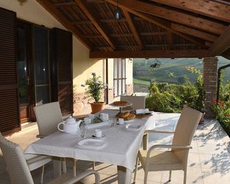 Agriturismo Edmo - Castiglione Tinella - Balcony