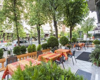 Hotel Ristorante San Carlo - Salsomaggiore Terme - Patio