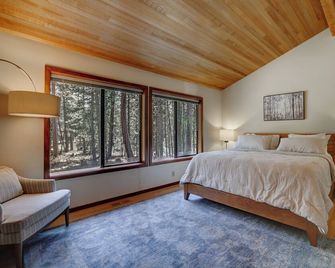 Modern Black Butte Ranch Getaway - 3BR w/ Game Room and Hot Tub - Sisters - Camera da letto