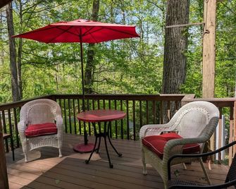 Country living 2 bdrm 2 bath 15 min. from Oak Ridge, 20 min fr Powell, Knoxville - Powell - Balkón