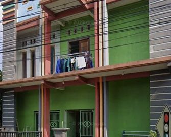 OYO Life 93147 Rumah Kos Shilah Habib Syariah - Lamongan - Edificio