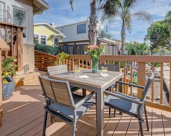 Chic & cozy home w/ ocean views - walk to the beach & downtown Ocean Beach - San Diego - Balcó