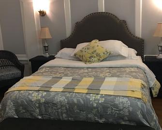 The Silas Alden House - Federal Colonial home 20 mins from Boston - Randolph - Bedroom